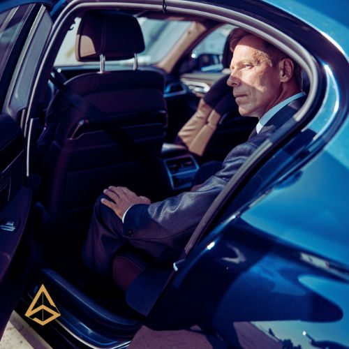 Limo Service Hunts Point 2 Professional chauffeur-driven luxury sedan for corporate travel in Seattle