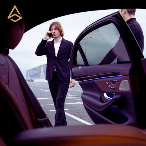 Limo Service Mercer island 5 Professional chauffeur-driven luxury sedan for corporate travel in Seattle